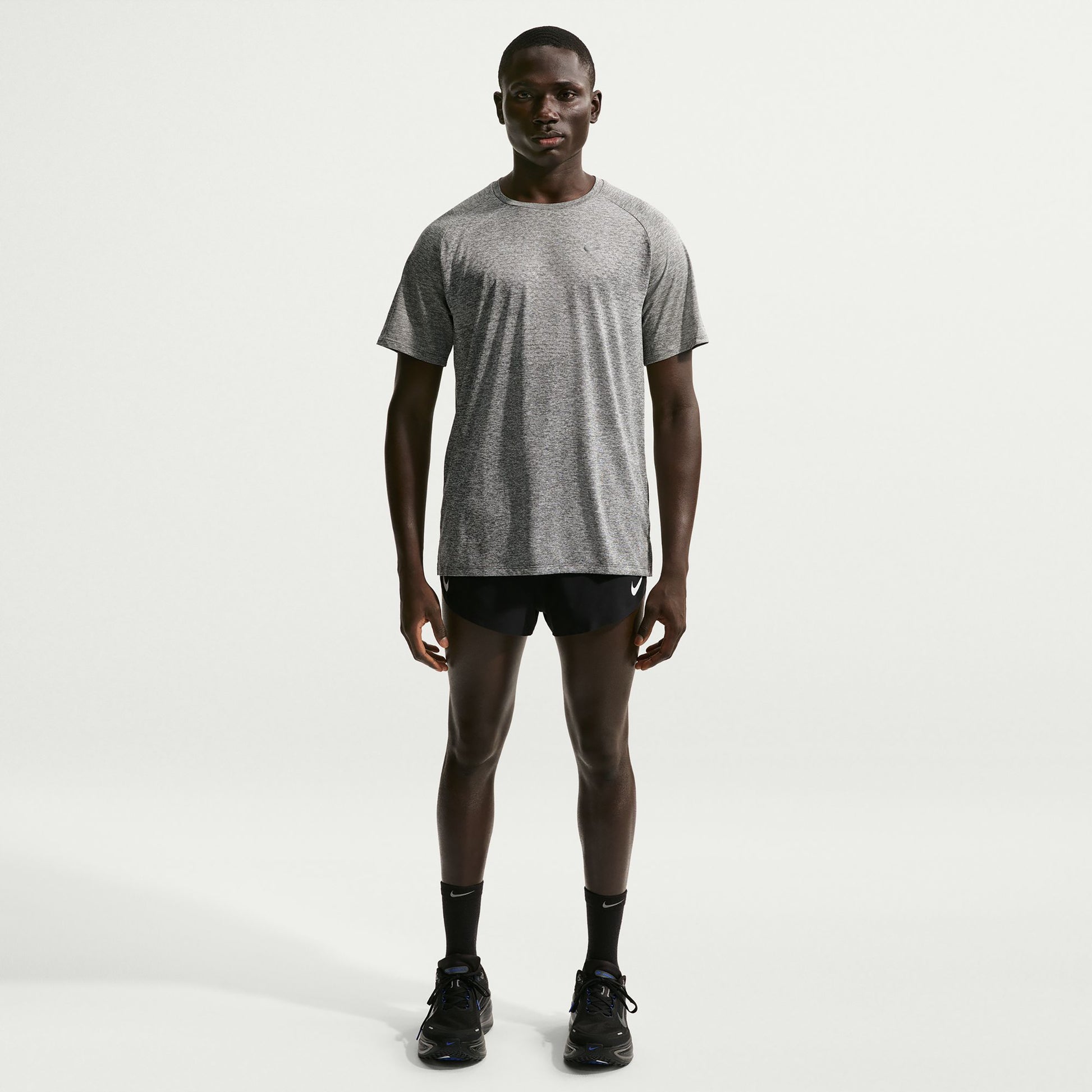 Nike Stride  Bežecké tričko Muži - šedá, stříbrná