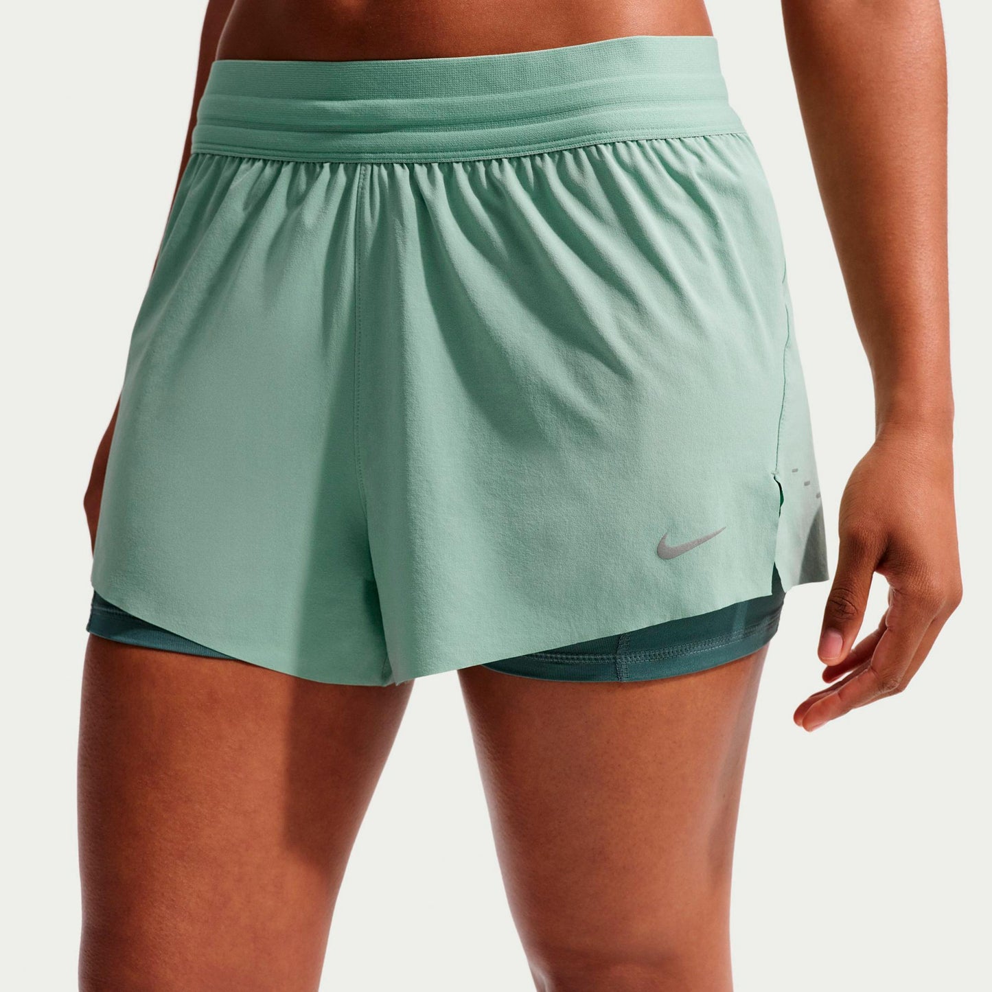 Nike Swift Bežecké šortky Dámy - světle zelená, stříbrná