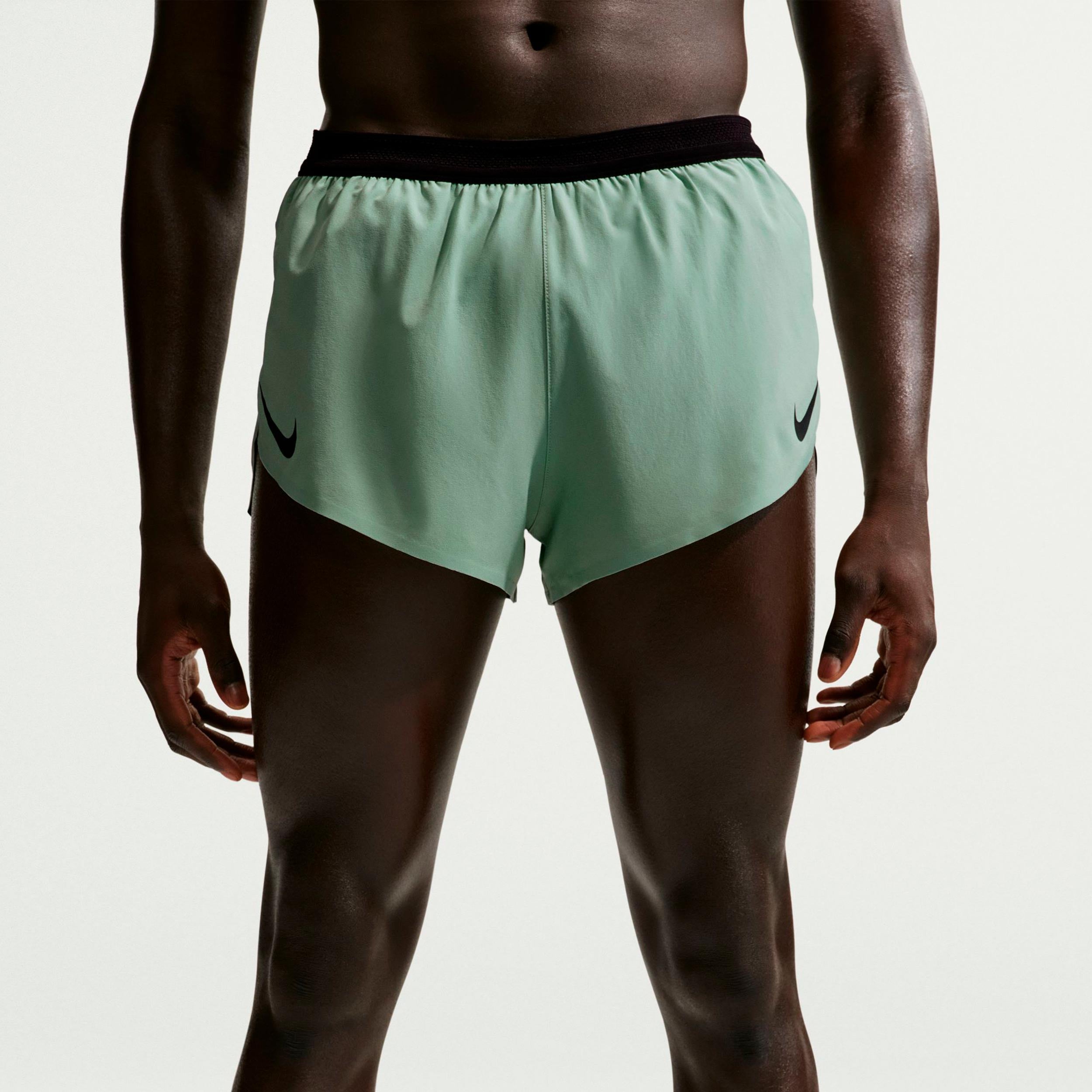 Nike AeroSwift Bežecké šortky Muži - olivová, černá